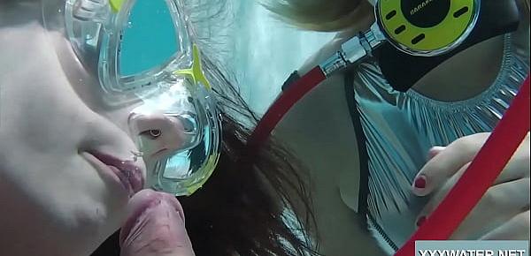  underwater blowjob goes two way